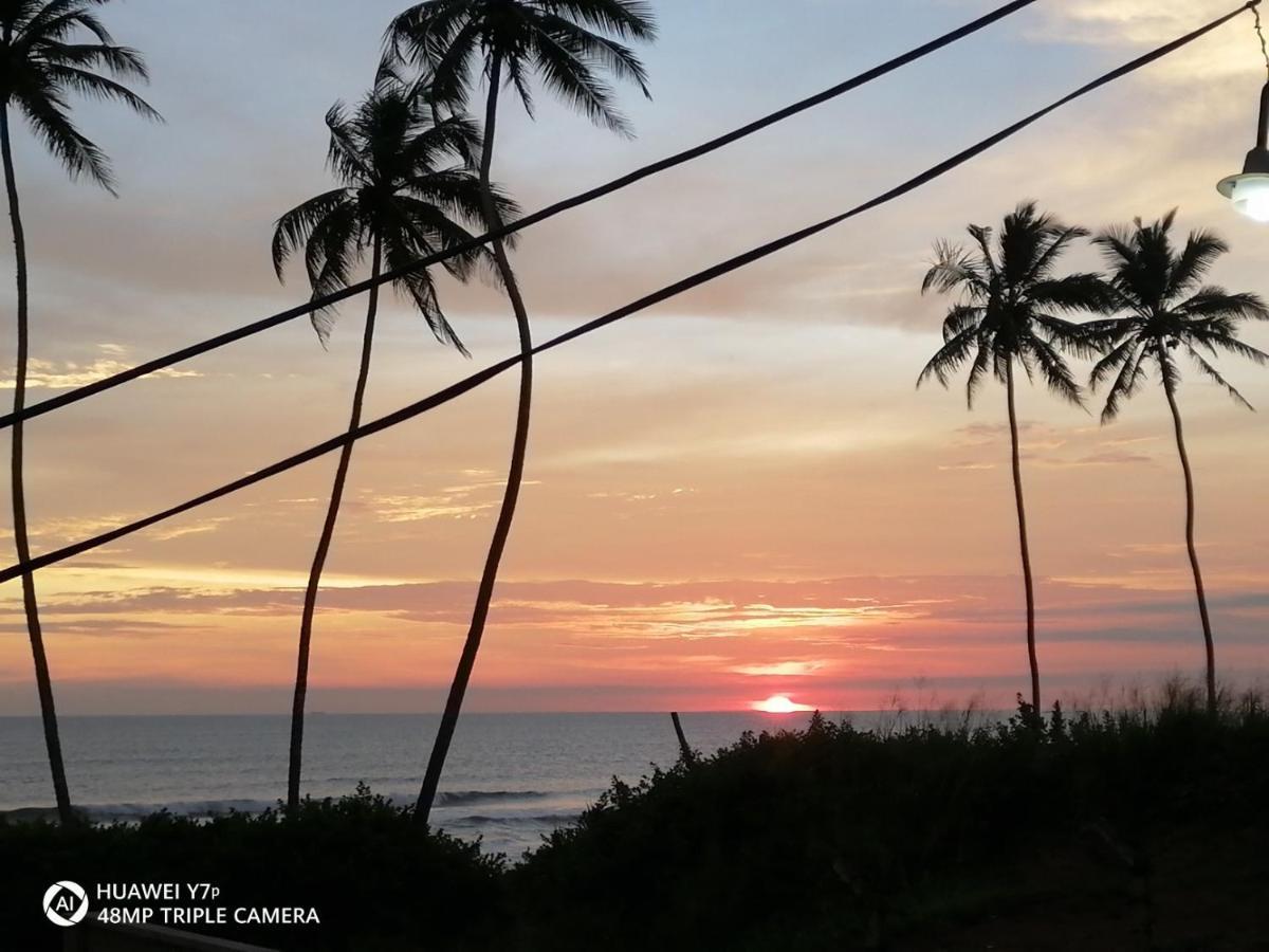 The Ocean Villa At Surf Spot 마타라 외부 사진