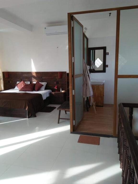 The Ocean Villa At Surf Spot 마타라 외부 사진